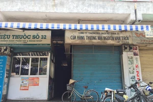 Một số chợ tiểu thương quần áo, mỹ phẩm... tạm nghỉ 