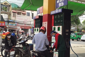 TP.HCM: Không bán xăng dầu cho các đối tượng thu gom, tích trữ