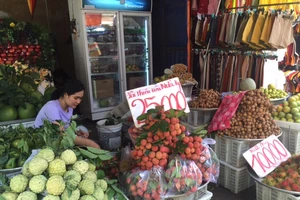 Sức mua vải sớm tại chợ đầu mối Thủ Đức giảm 40-50%