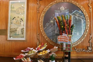 Nhiều khách sạn vẫn còn 'cửa đóng then cài'