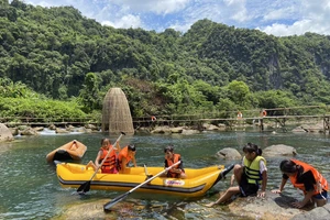 Du khách ùn ùn kéo đến Đà Lạt, Nha Trang, Quảng Bình