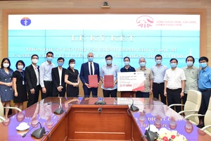 23 tỉ đồng hỗ trợ đội ngũ y tế chống dịch COVID-19