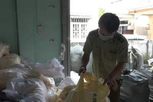 Đột kích cơ sở tấm nệm nghi giả thương hiệu