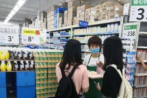 Sữa đậu nành của NutiFood lên kệ 450 siêu thị Walmart 