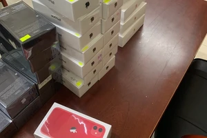 Phát hiện nhiều Iphone 10, 11, 12 lậu trong ba lô