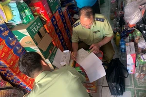 Bị phạt nặng vì bày bán 6 gói thuốc lá lậu 