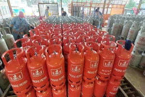 Giá gas tăng lần thứ 8, tổng mức tăng hơn 120.000 đồng/bình 
