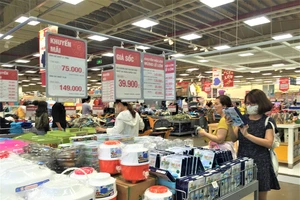 'Thượng đế' thích được tặng quà miễn phí, giảm giá dịp tết 