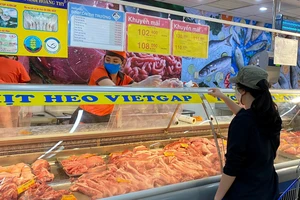 Giá thịt heo tăng mạnh do nhiều người mua 'vét' ngày 30 tết