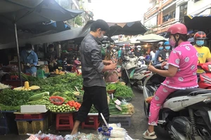 Hơn 2.800 điểm bán tại chợ, siêu thị TP.HCM hàng hóa dồi dào