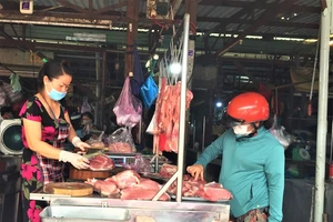 TP.HCM: Nghiên cứu phát phiếu vào chợ, bán theo ngày chẵn-lẻ