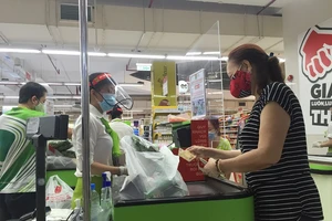 Các hệ thống bán hàng hạn chế để kệ, quầy hàng trống