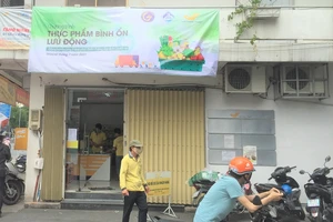 Bán hơn 17 tấn rau qua bưu điện trong ngày 16-7