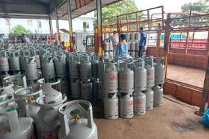 Từ ngày mai, giá gas đồng loạt tăng thêm 12.000 đồng/bình 12kg