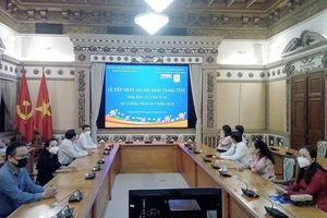 100.000 khẩu trang y tế trao tặng y bác sỹ và lực lượng chống dịch 