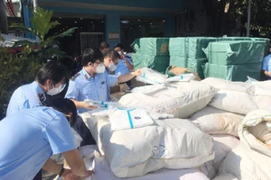 Gom gần 2.800 máy tạo ô xy trôi nổi đưa vào TP.HCM tiêu thụ