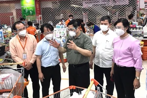 Thủ tướng kiểm tra, khảo sát siêu thị tại TP.HCM