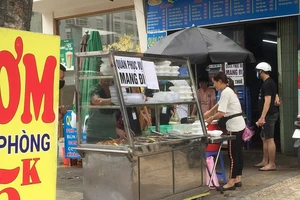 Lí do các hộ kinh doanh ăn uống chưa bán mang về