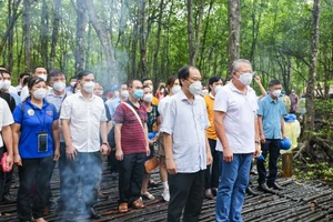 TP.HCM tri ân các y bác sĩ, nhân viên y tế tuyến đầu chống dịch 