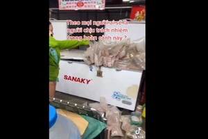 Thương nhân chợ Bình Điền khóc ròng vì sự cố làm cá, mực hư hỏng