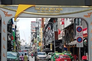 Cận cảnh khu phố Tây sau nhiều tháng đóng băng