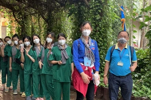 150 y bác sĩ tuyến đầu tham gia tour du lịch Củ Chi 