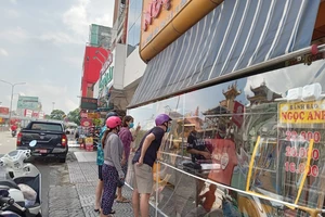 Bán được 40 con gà ngay trong buổi sáng mở cửa trở lại