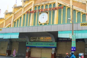 Thêm nhiều chợ ở TP.HCM mở cửa: Người bán, người mua đều vui