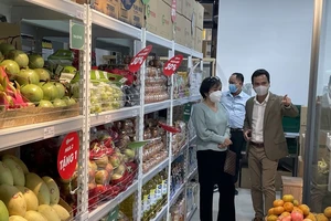 Ra mắt mô hình bán lẻ mới, người mua nhận hàng tại kho