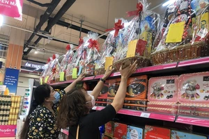 Tung hàng 'quốc dân' phục vụ khách mùa Tết​