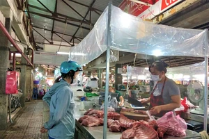 Gần tết, giá thịt heo hơi vẫn rẻ 