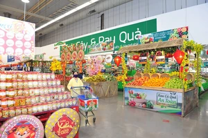 Nhiều mặt hàng ở siêu thị giảm giá khủng 70% ngày cận Tết