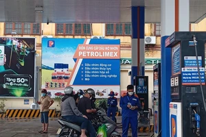 Doanh nghiệp TP.HCM cam kết cung ứng đủ xăng cho dân