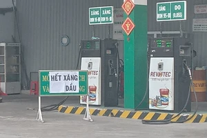 Giá xăng tăng lên gần 30.000 đồng/lít, cửa hàng vẫn thông báo 'hết xăng'