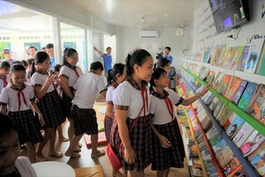 Năm 2020 Hội doanh nhân trẻ TPHCM tặng thư viện container cho trường tiểu học Qưới Thành-Bến Tre 