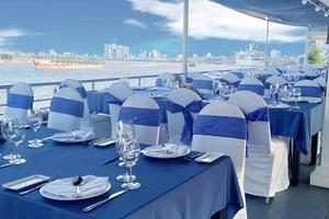 Tàu nhà hàng Sài Gòn. ẢNH: B.VÂN