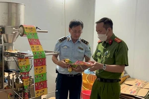 Hàng ngàn gói kẹo xuất xứ Trung Quốc 'biến' thành made in Japan