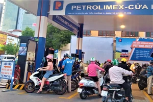 Tháng 6, doanh thu nhóm xăng dầu tăng cao nhất