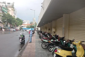 Ngạc nhiên với giá giữ xe máy tại chợ Bến Thành chỉ 5.000 đồng