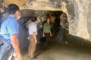 Đoàn liên ngành tỉnh Ninh Bình kiểm tra tại địa điểm quảng cáo