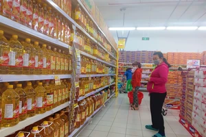 Xăng dầu giảm, giá hàng hóa vẫn cao: Bộ Công Thương vào cuộc