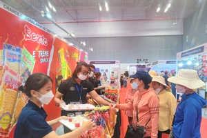 Người tiêu dùng tham quan triển lãm Tuần hàng Thái Lan 2022 tại TP.HCM