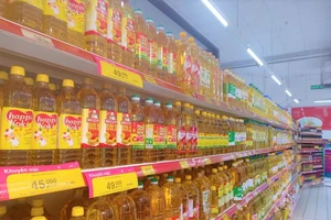 Giá dầu ăn giảm mạnh nhất 15.000 đồng theo giá xăng