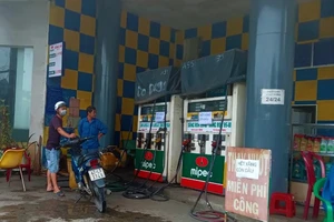 Cửa hàng hết xăng trong sáng ngày 10-10 