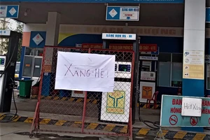 Trước giờ G: Một số cửa hàng hết xăng, chỉ bán 50.000 đồng/ô tô