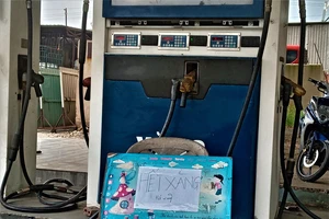 Vì sao nhiều cây xăng chỉ bán 20.000 đồng/xe máy?