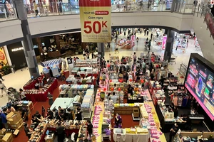 Cận cảnh nhiều nơi giảm giá khủng dịp Black Friday