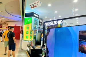 Siêu thị điện máy tung khuyến mãi tivi trước giờ khai mạc World Cup