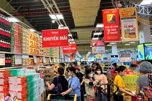 Doanh thu bán lẻ tăng nhưng người dân vẫn có tâm lý thắt chặt chi tiêu