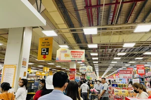 Lễ 30-4, hàng loạt siêu thị ở TP.HCM giảm giá đến 50%